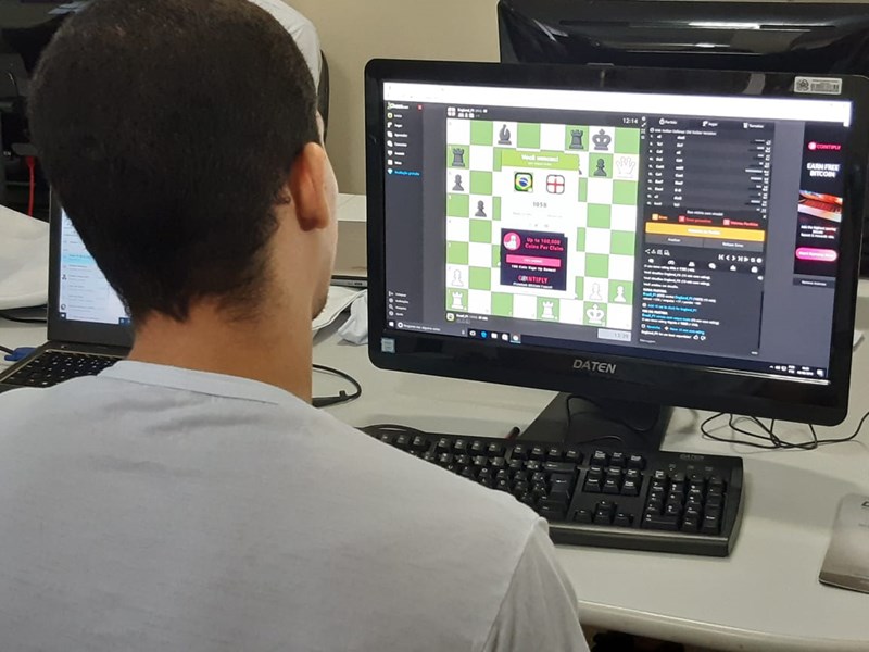 Clube Camaquense de Xadrez - ICC (Internet Chess Club), que é o site  pioneiro no gênero jogo de xadrez online. Criado na década de 1990, o ICC  esteve presente no período entre